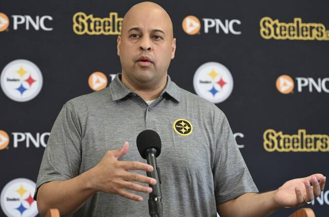 8710239_web1_gtr-Steelers38-072425