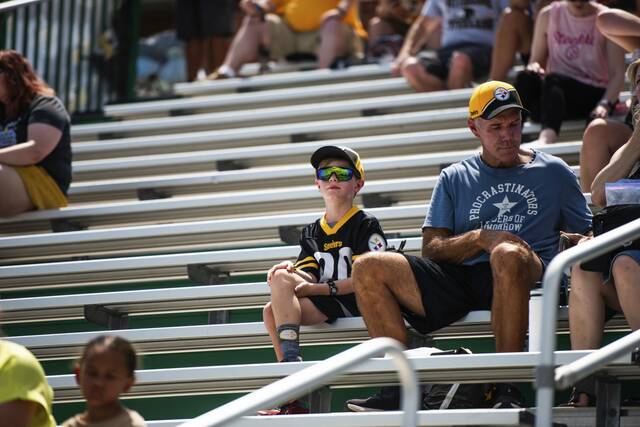 8710887_web1_GTR-CampFans3-072525