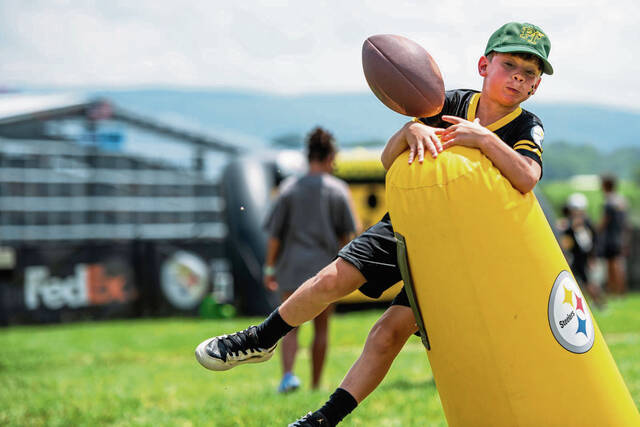 Heat doesn't beat Steelers fans at 1st day of camp