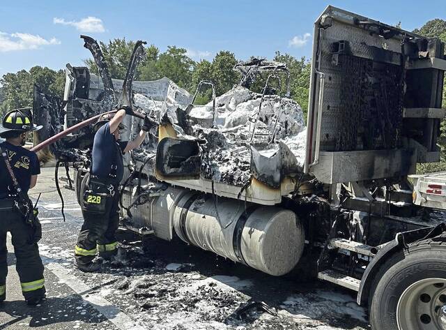 8711594_web1_ptr-TractorTrailerFire-072525