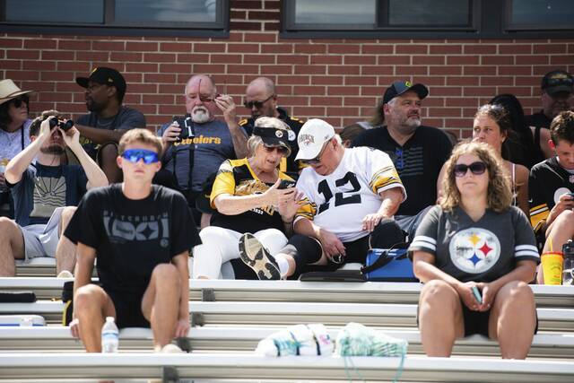 8713270_web1_GTR-CampFans6-072525