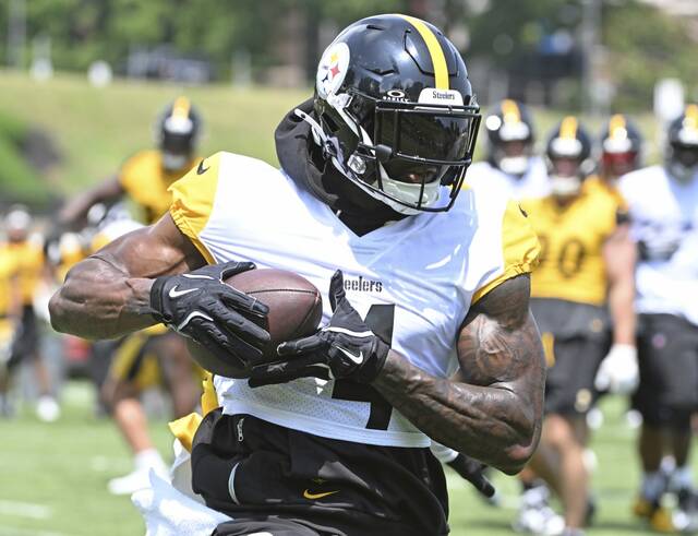 8716560_web1_ptr-Steelers04-072625