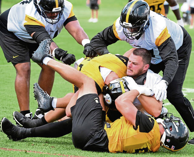 8720117_web1_ptr-Steelers14-072825