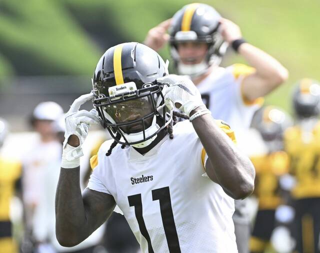 8731734_web1_ptr-Steelers09-080125