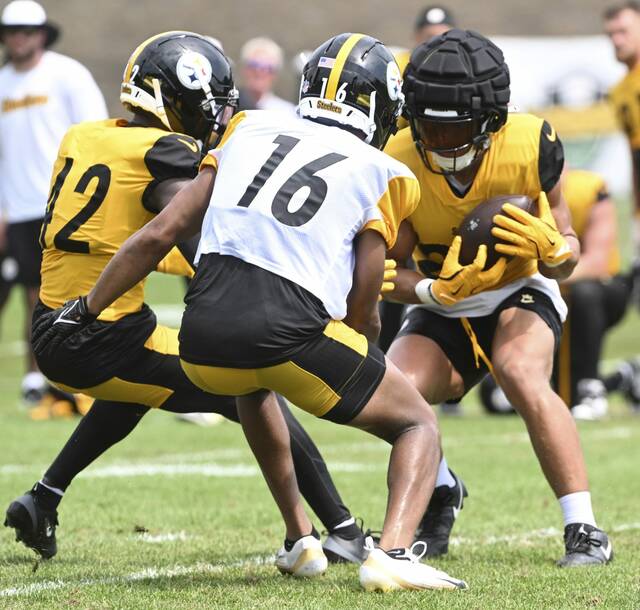 8731734_web1_ptr-Steelers20-080125