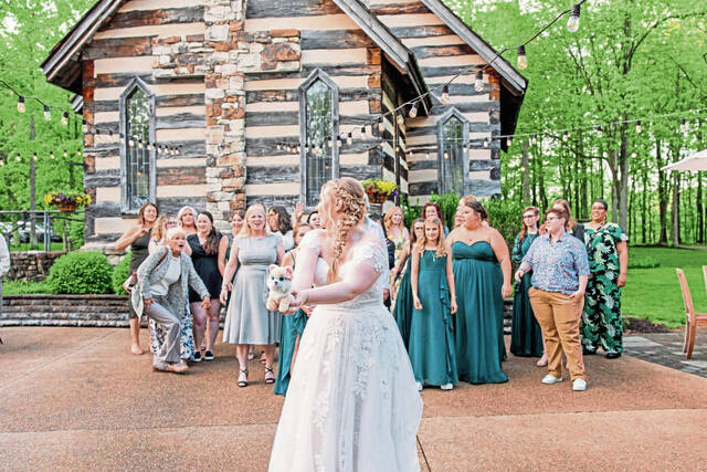 8665928_web1_ptr-weddingtrends13-080325