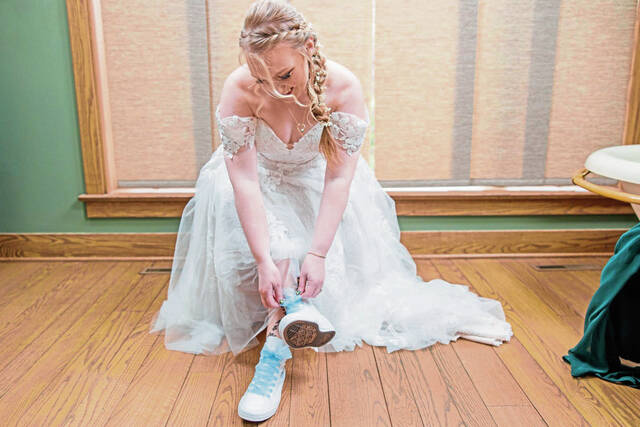 8665928_web1_ptr-weddingtrends16-080325