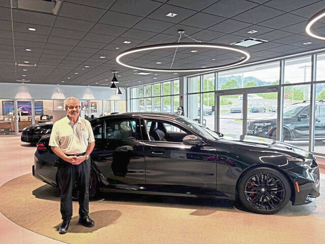 8672371_web1_sew-SewickleyBMW-1