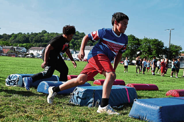 8689298_web1_gtr-JeannetteMidgetFootball005-080225