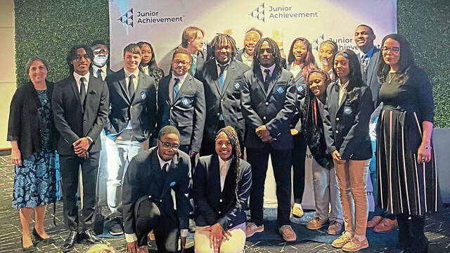 8710704_web1_sew-SisterLinda-Students