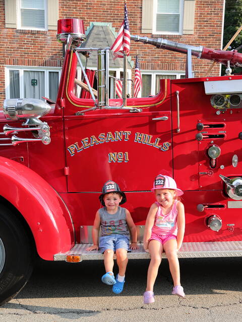 8727710_web1_6-KidsOnTruck