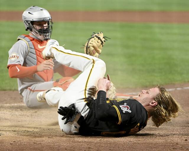 8727883_web1_ptr-BucsGiants11-080525