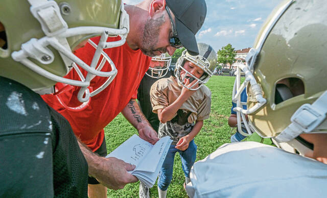 8731069_web1_vnd-youthfootball103
