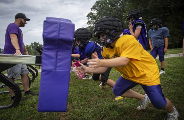 8731069_web1_vnd-youthfootball2-5-