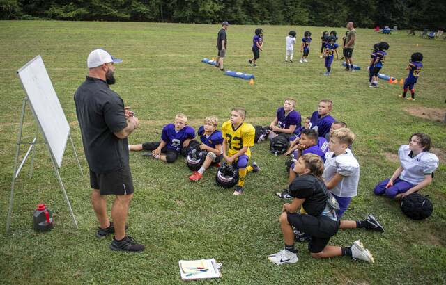 8731069_web1_vnd-youthfootball2-6-
