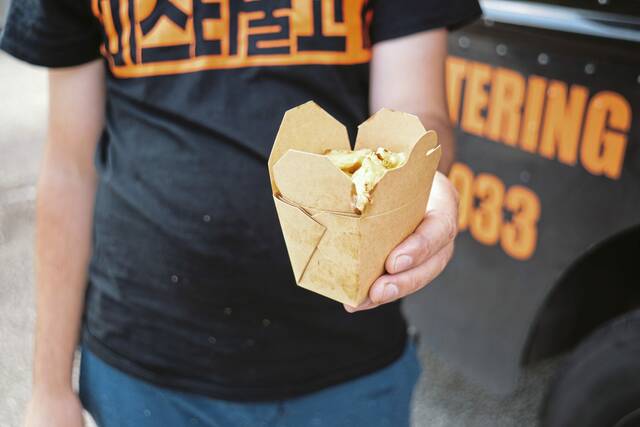 8732136_web1_ptr-foodtruck-11