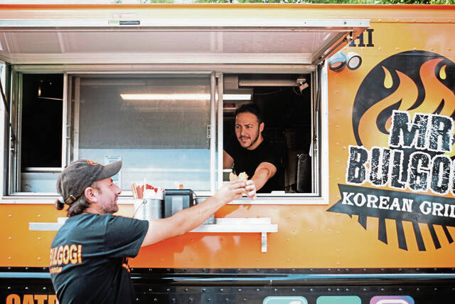 8732136_web1_ptr-foodtruck-12