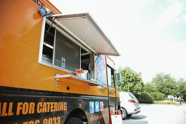 8732136_web1_ptr-foodtruck-8