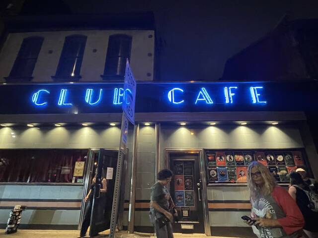 8734640_web1_ptr-clubcaferepeningnight4