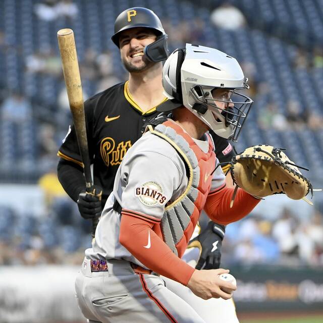 8741590_web1_ptr-BucsGiants05-080525