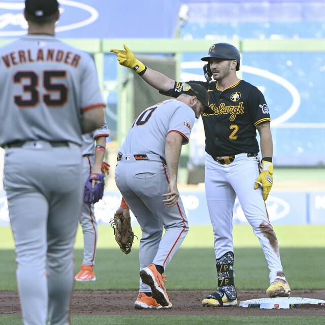 8741590_web1_ptr-BucsGiants06-080525
