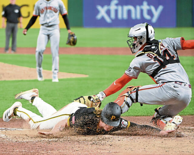8741590_web1_ptr-BucsGiants10-080525