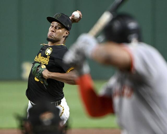 8741590_web1_ptr-BucsGiants15-080525
