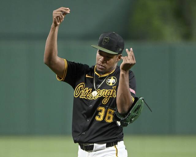 8743221_web1_ptr-BucsGiants14-080525