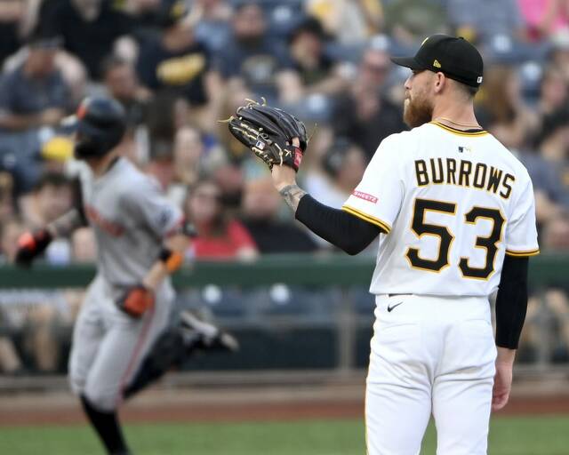 8744270_web1_ptr-BucsGiants03-080625