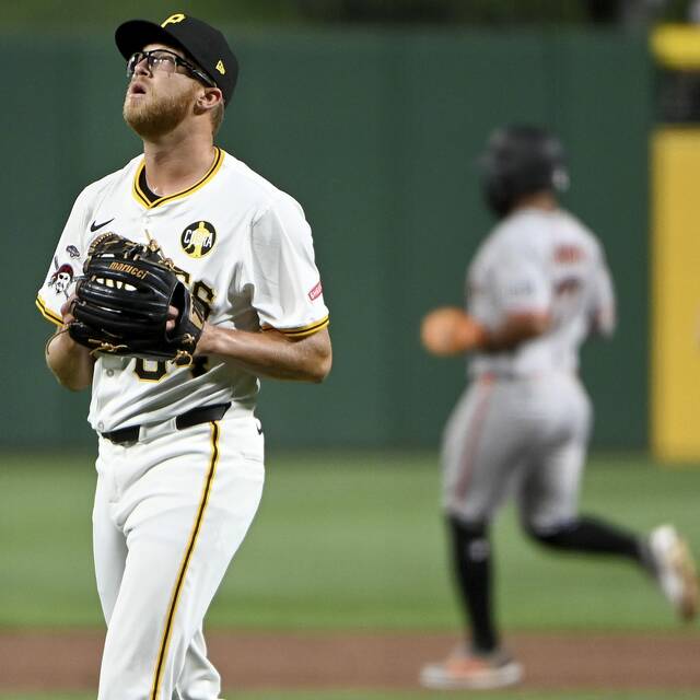 8744270_web1_ptr-BucsGiants15-080625