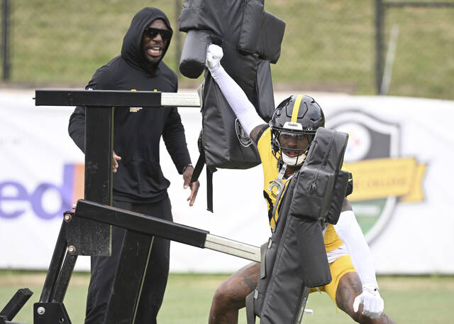 8749442_web1_ptr-Steelers03-ww-080625
