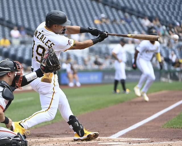 8750726_web1_ptr-BucsGiants02-080725