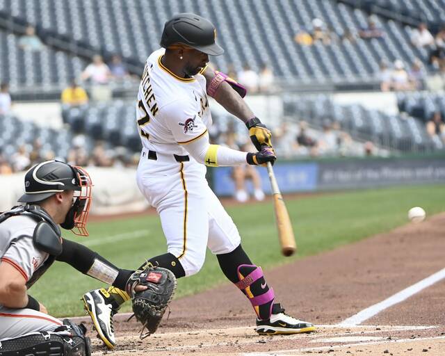 8750726_web1_ptr-BucsGiants09-080725