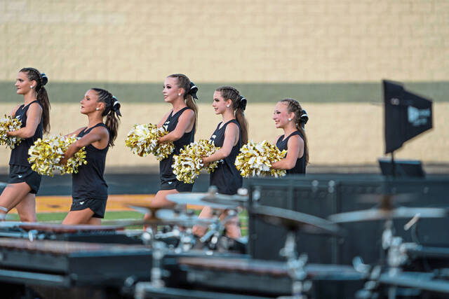 8750778_web1_naj-NAbandpompoms-081425