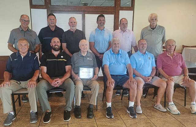 Former Steeler Brett Keisel shares wisdom with legendary WPIAL coaches