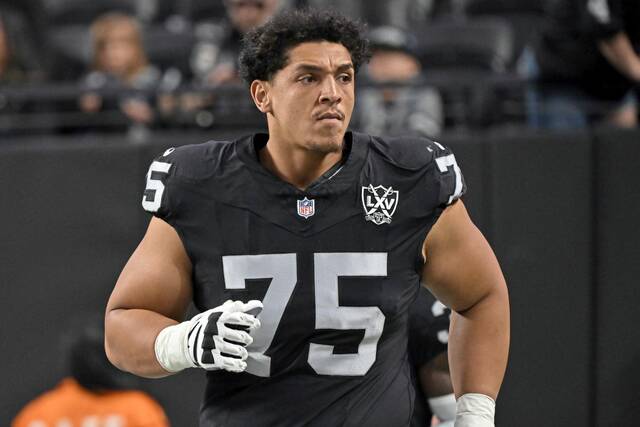 Steelers sign former 3-time Pro Bowl tackle Andrus Peat, backup QB Logan Woodside