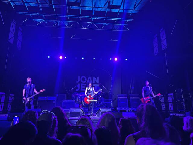 8758202_web1_ptr-JoanJett3-080925