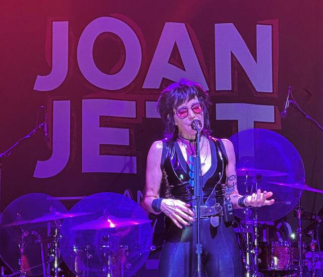 8758202_web1_ptr-JoanJett4-080925