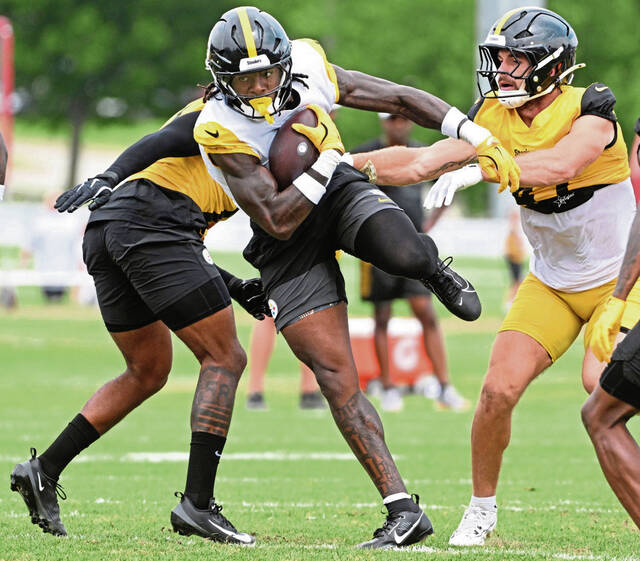 8758525_web1_ptr-Steelers12-080325