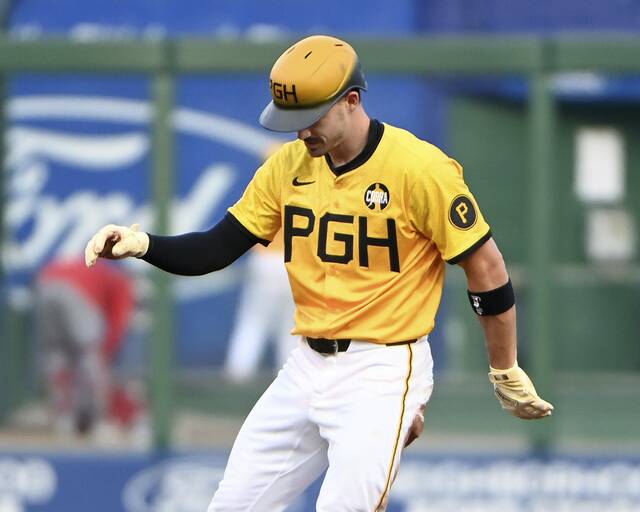 8758529_web1_ptr-BucsReds05-080925