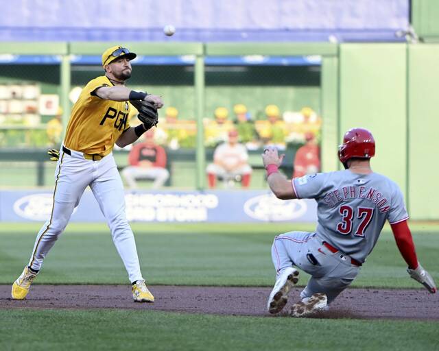 8758529_web1_ptr-BucsReds10-080925