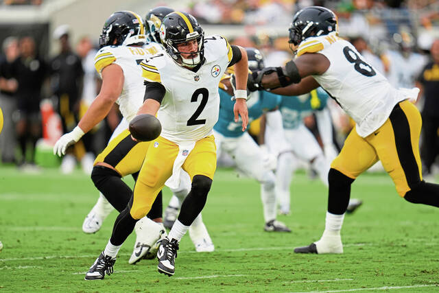 Feats of Strength: Stellar QBs, kicking game, depth playmakers lead Steelers to preseason win