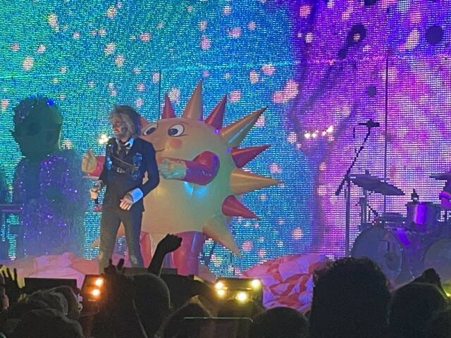 8762158_web1_ptr-modestmouseflaminglips3