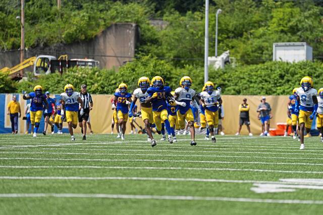 8764586_web1_gtr-PittFB1-081225