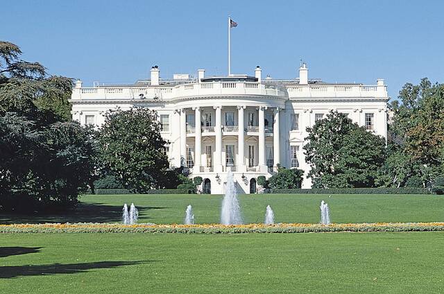 8767656_web1_web-WhiteHouseB2