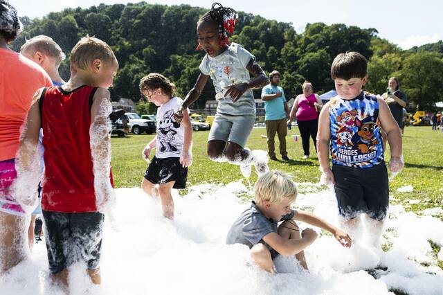 8768605_web1_vnd-EastDeerFest1-082122