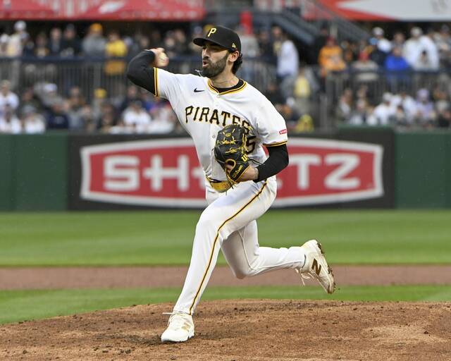 8779538_web1_ptr-BucsYankees12-040625 8779538_web1_ptr-BucsYankees12-040625