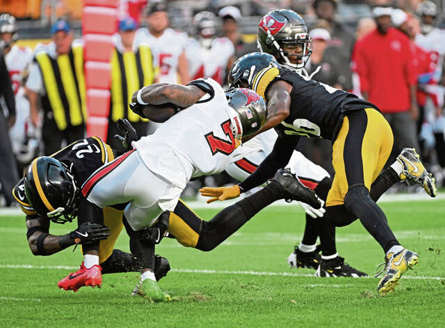 8781695_web1_ptr-SteelersBucs03-081725