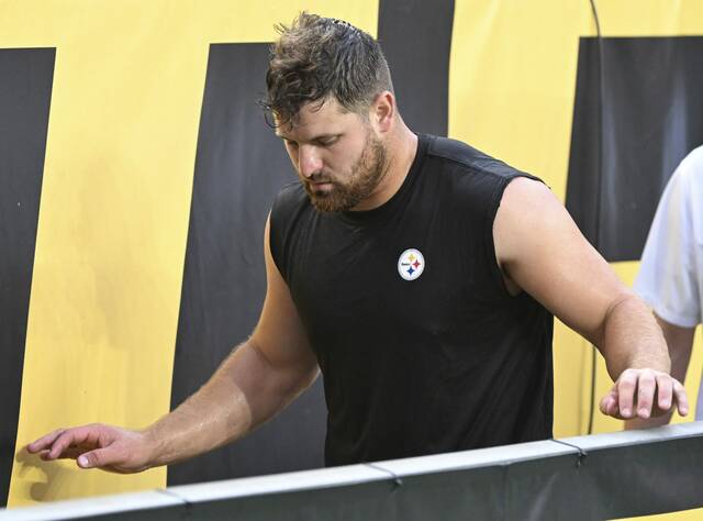 8781695_web1_ptr-SteelersBucs09-081725