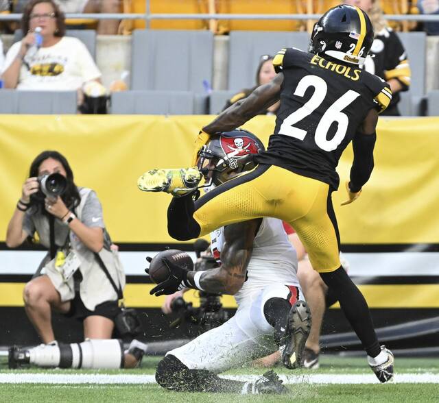 8781695_web1_ptr-SteelersBucs10-081725